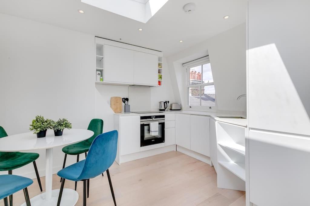 Modern 1 Bedroom Flat In Battersea Londra Exterior foto