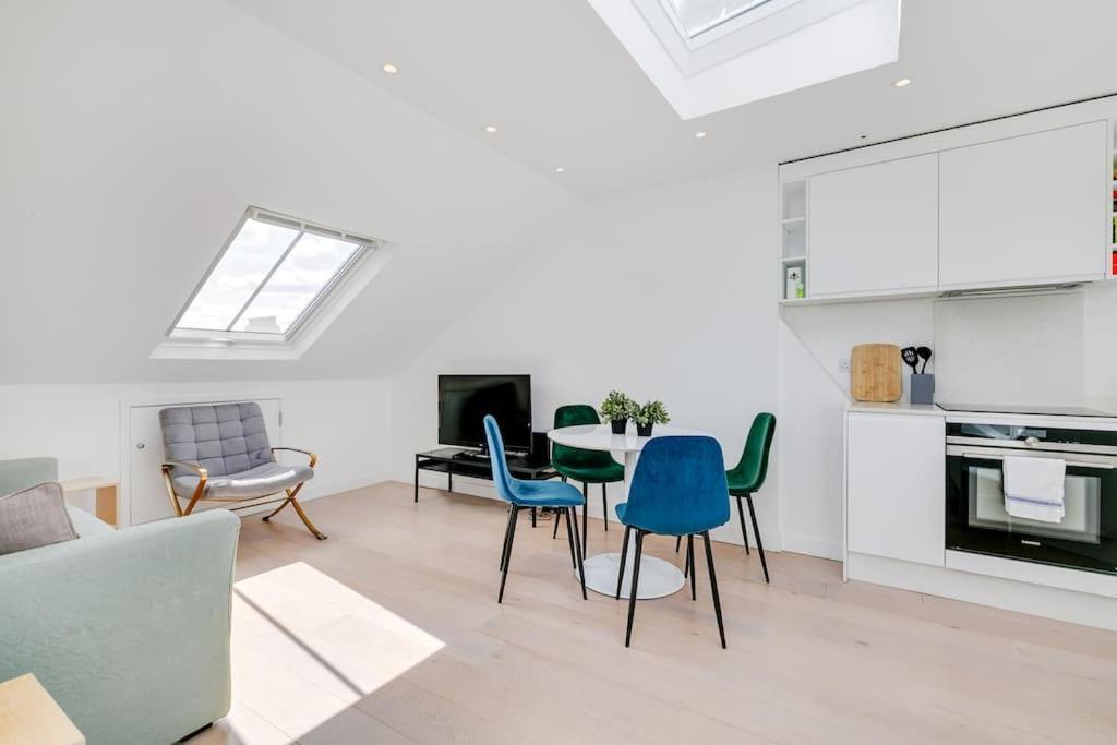 Modern 1 Bedroom Flat In Battersea Londra Exterior foto