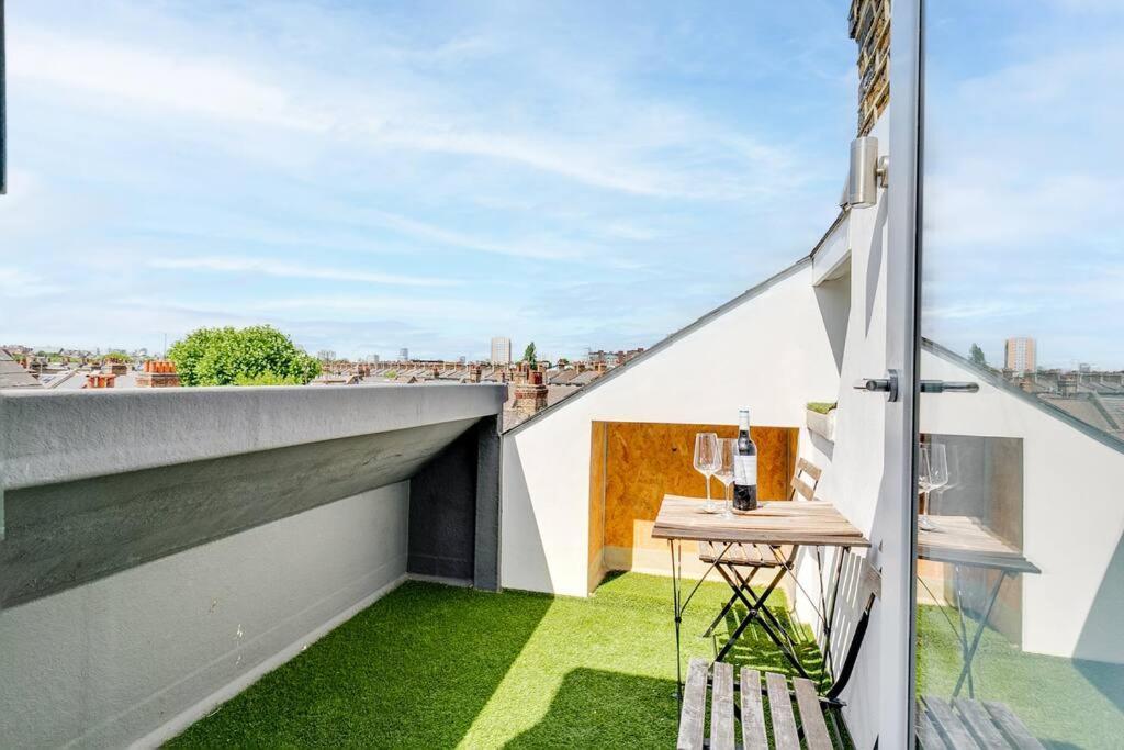Modern 1 Bedroom Flat In Battersea Londra Exterior foto